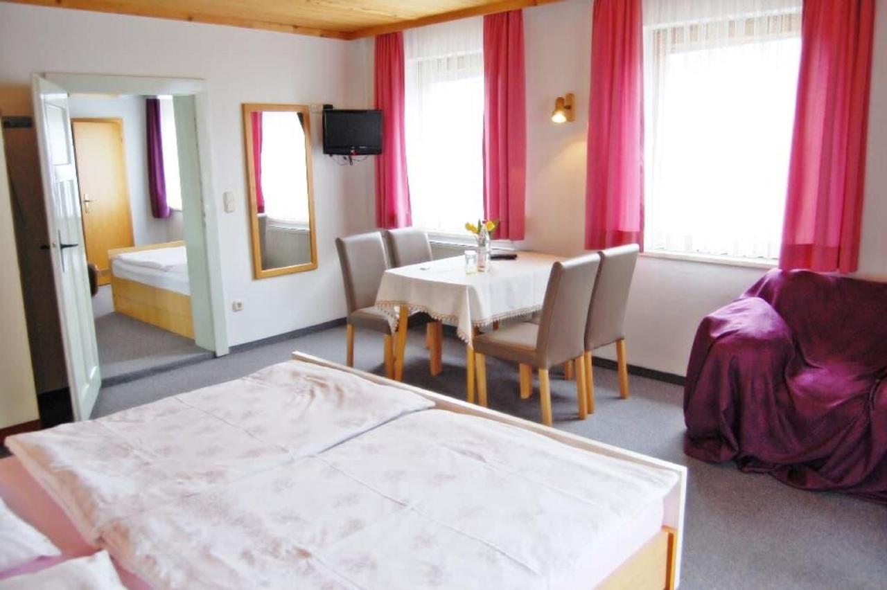 Gaestehaus Fidelis Grafenwiesen エクステリア 写真