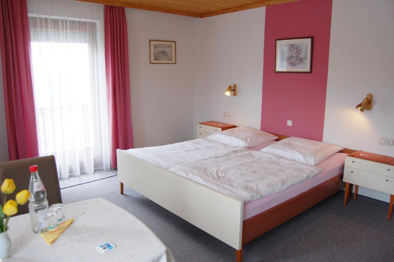Gaestehaus Fidelis Grafenwiesen エクステリア 写真